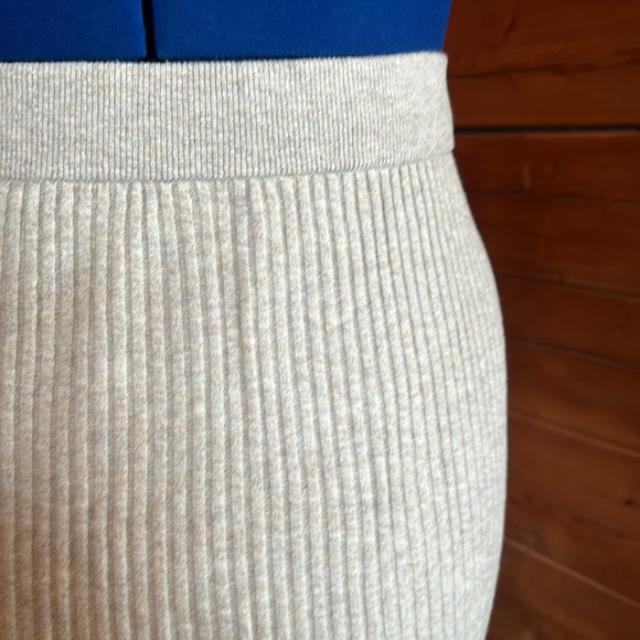 Gap Tan Midi Sweater Skirt Size Medium Tall - Picture 2 of 4